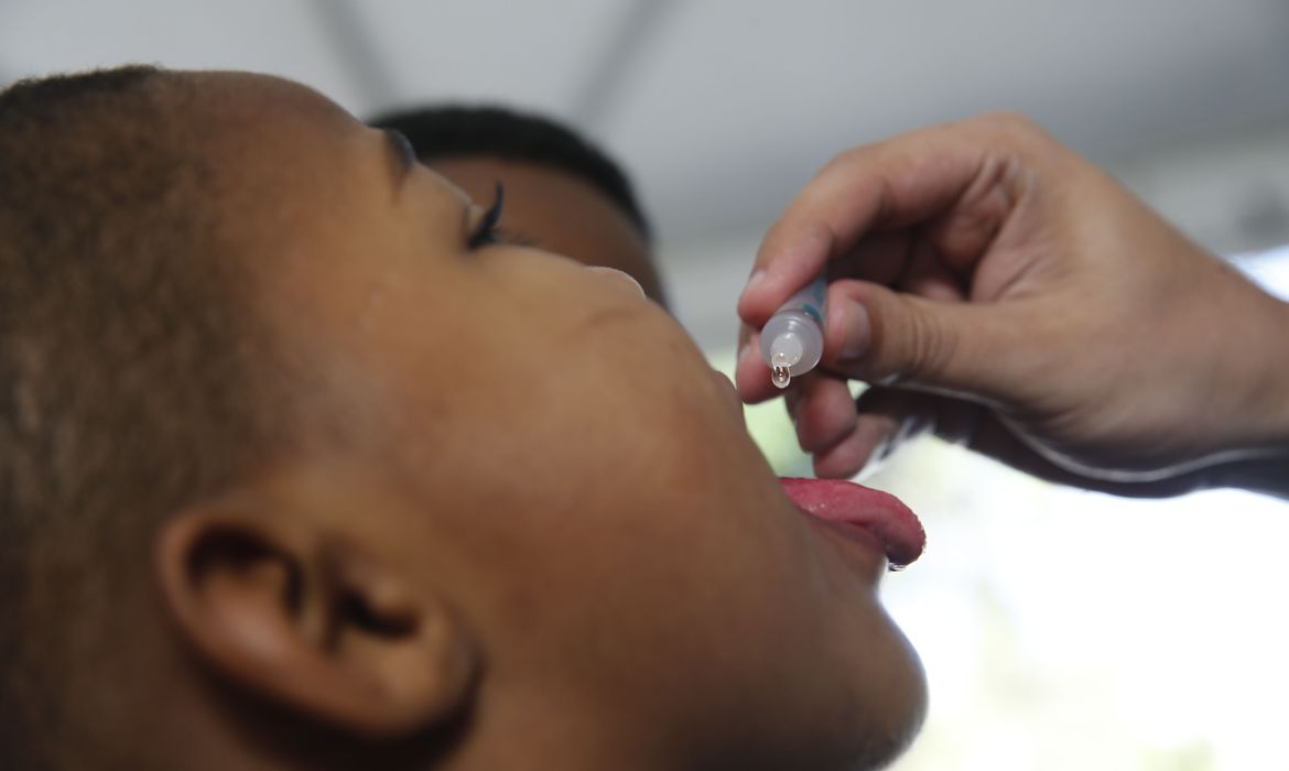 A campanha de vacinação contra a Poliomielite foi prorrogada em todo o estado de Goiás até o dia 27 de novembro (Foto: Fernando Frazão/Agência Brasil)