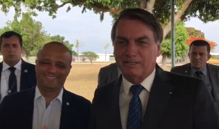 Major Vitor Hugo diz a Bolsonaro que vitória do PT preocupa em Anápolis