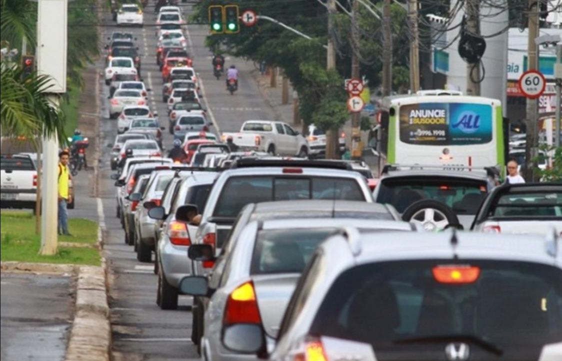 Com 87 anos e mais de 1,5 milhão de veículos, Goiânia está longe de resolver problema do trânsito