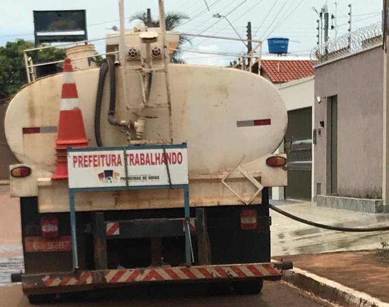 Caminhão com dizeres da prefeitura abasteceu casa do prefeito de Palmeiras por R$ 150