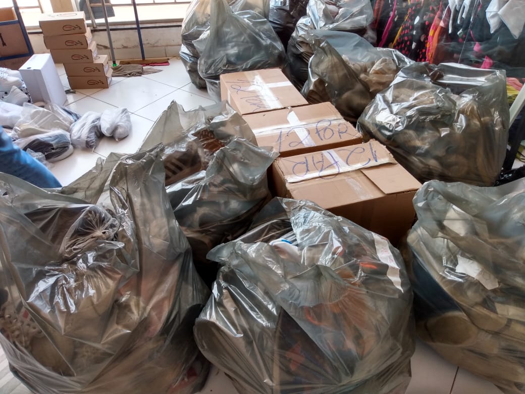 PC apreende mais de 3 mil calçados e roupas falsificadas na região da 44