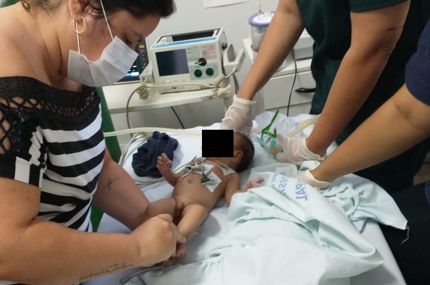 Bebê com microcefalia tem mal súbito e é salvo por policiais em Goianésia