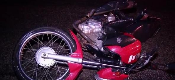 Acidente entre um carro e duas motos deixam duas vítimas fatais, em Novo Planalto - motocicletas