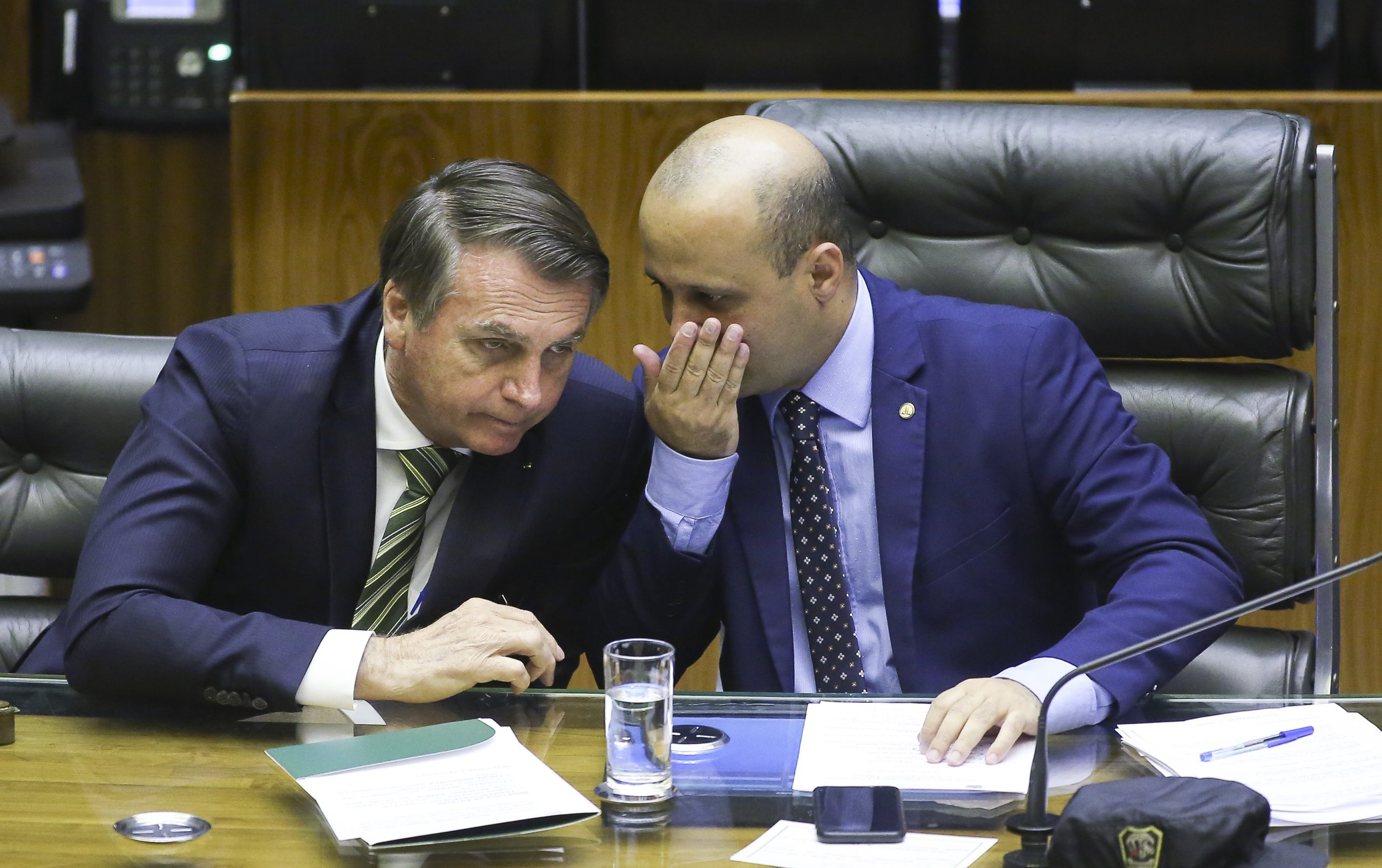 Vitor Hugo defende ausência de Bolsonaro em depoimento à PF
