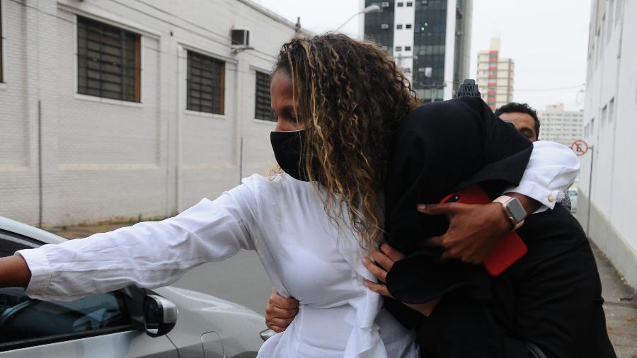 A mulher que levou marido morto ao banco para 'prova de vida' foi indiciada por vilipêndio e tentativa de estelionato, em São Paulo. (Foto: Felipe Souza/UOL)