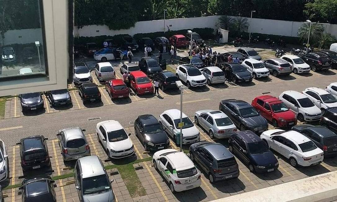 Um casal foi encontrado morto dentro de um carro estacionado em um shopping no bairro de Campo Grande, na Zona Oeste do Rio de Janeiro. (Foto: reprodução)