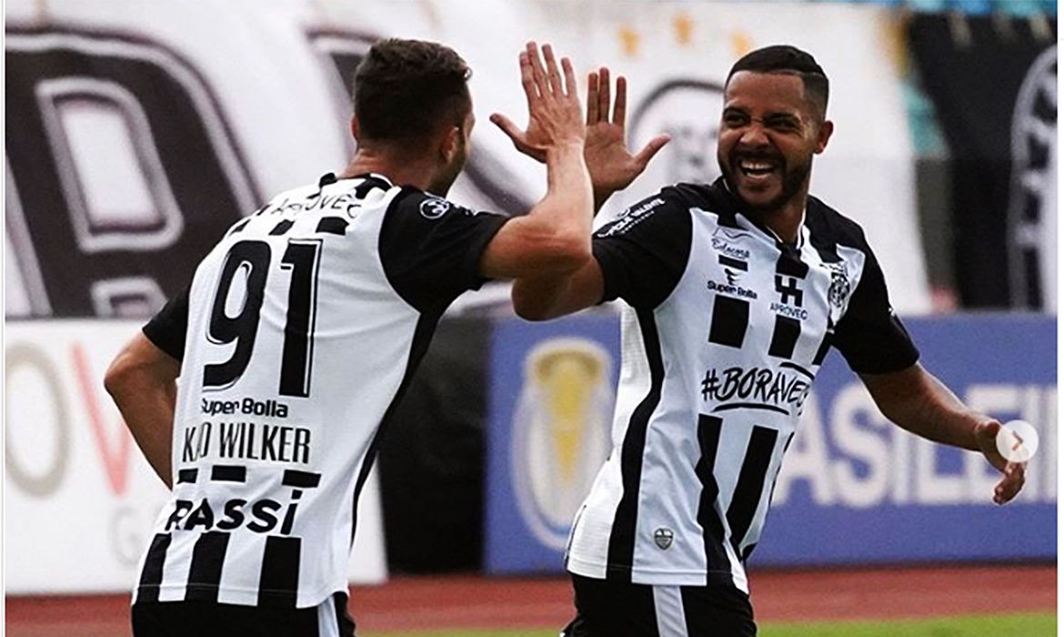 Goiânia Esporte Clube goleou o Águia Negra-MS por 4 a 0 e ficou perto do mata-mata, na Série D do Campeonato Brasileiro.
