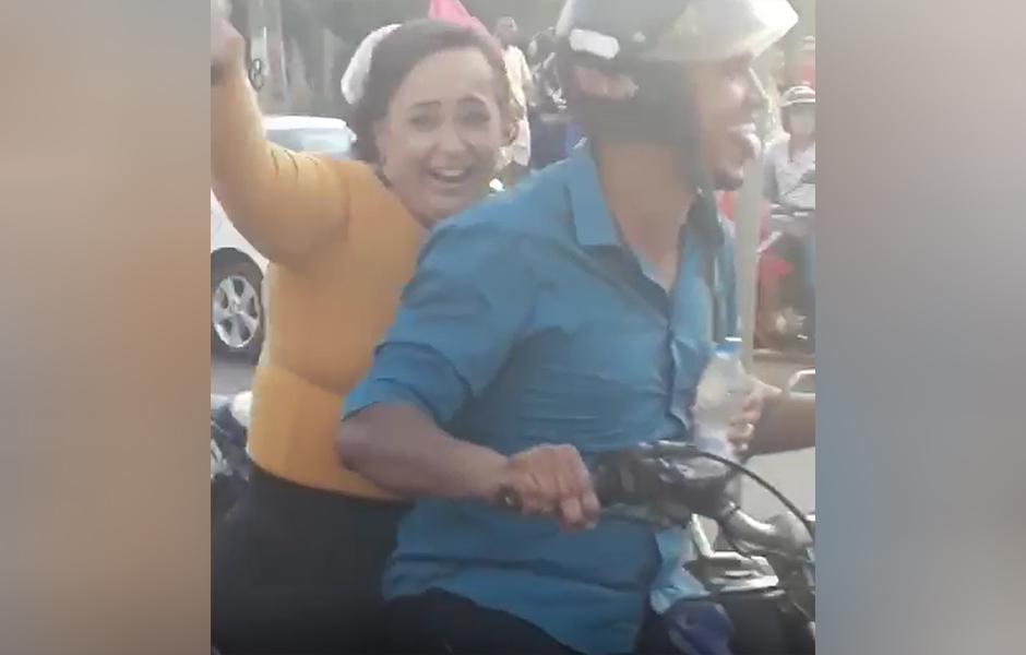 Candidata a prefeita é flagrada na garupa de moto sem capacete e sem máscara, em Santa Isabel