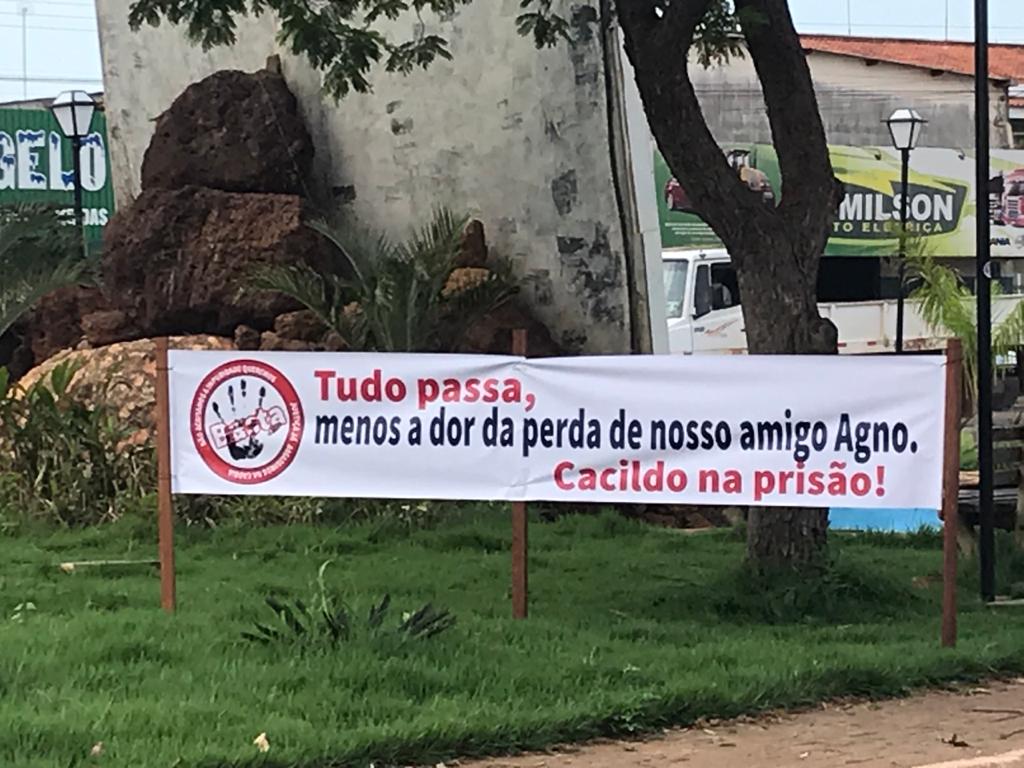 A cidade de São Miguel do Araguaia amanheceu com faixas pedindo justiça pela morte do pecuarista Agno Rainere, de 42 anos. (Foto: reprodução)
