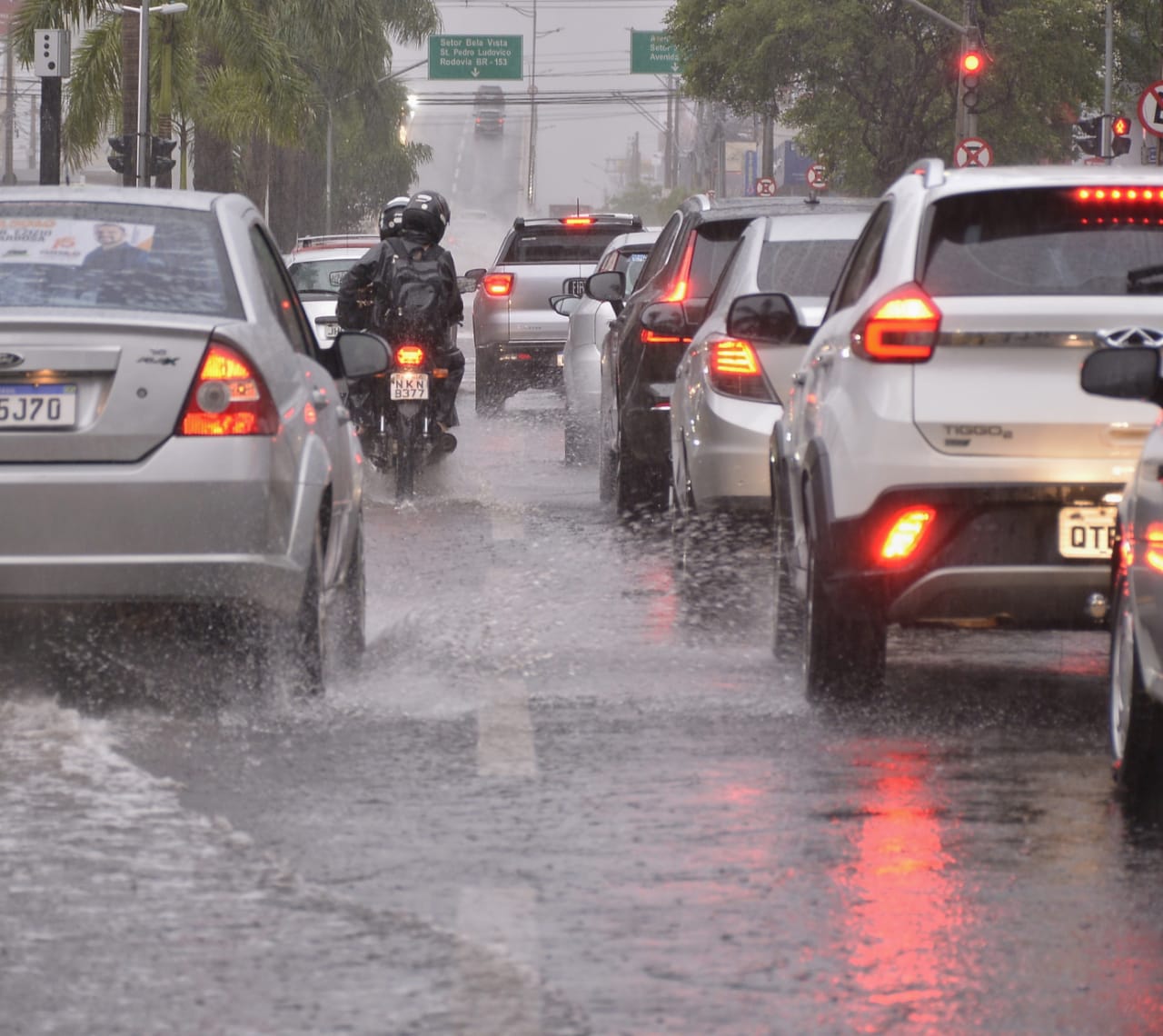 Semana em Goiânia tem previsão de pancadas de chuva irregulares, vento e raios