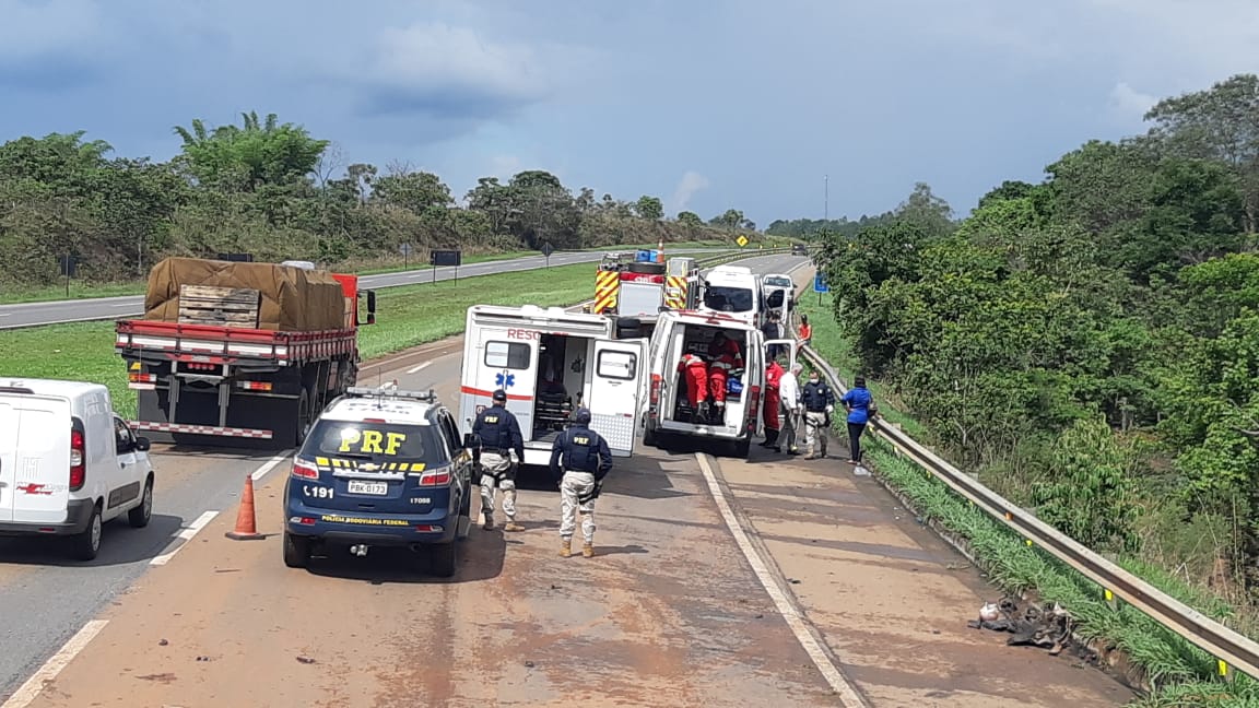 Acidente de van entre Anápolis e Brasília deixa duas vítimas fatais