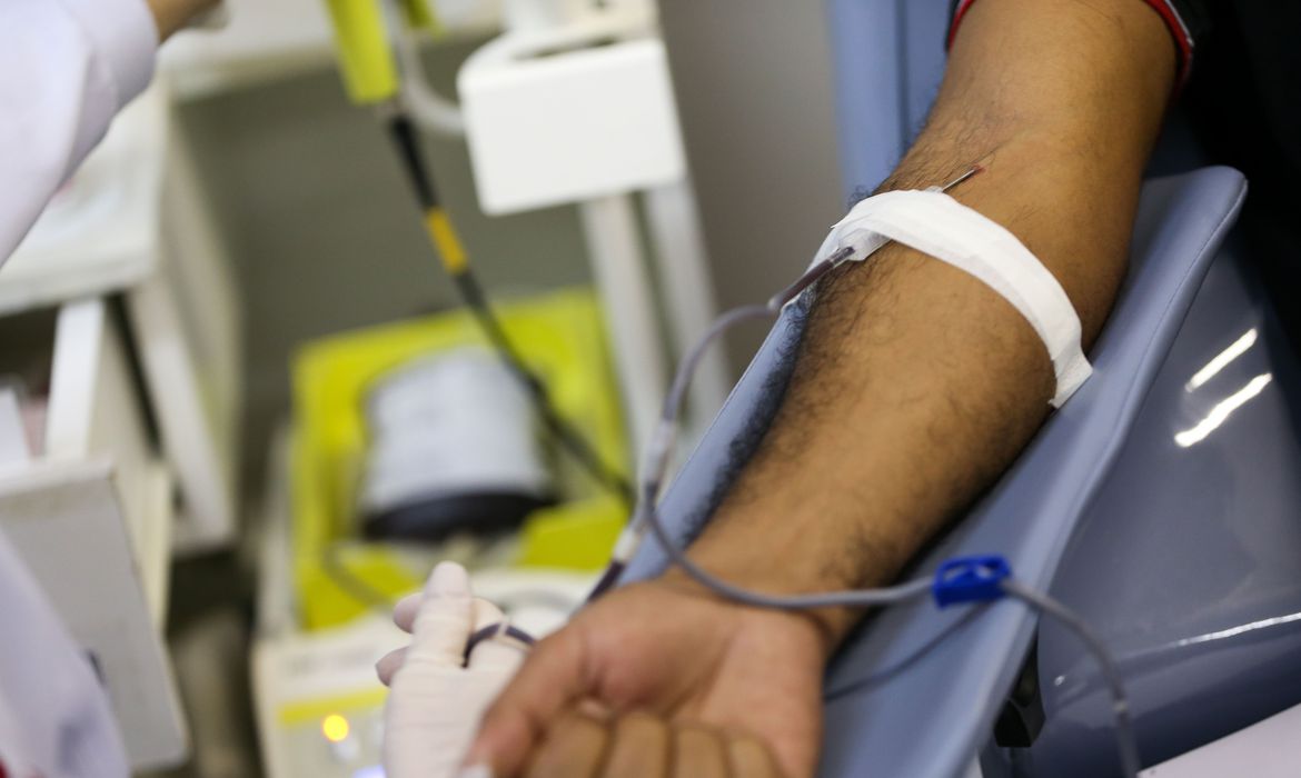 Pessoas que contraíram covid-19 podem doar sangue após 30 dias