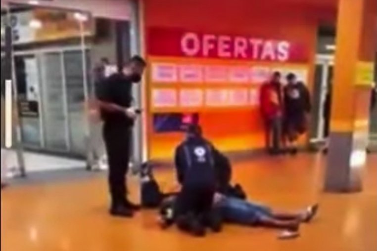 Homem negro morto no Carrefour em Porto Alegre (Foto: Divulgação)