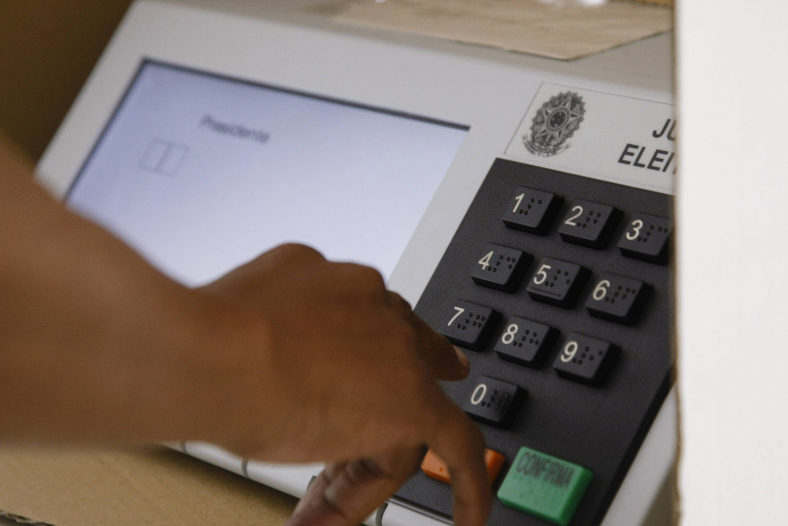 Candidatos vão apresentar suas propostas aos eleitores. Propaganda eleitoral no rádio e na televisão começa nesta sexta-feira (26)