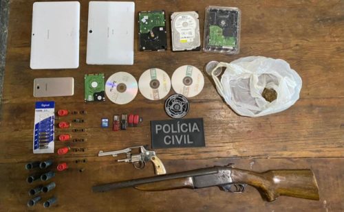 A Polícia Civil (PC) cumpre, na manhã desta sexta-feira (6), quatro mandados de busca e apreensão contra suspeitos de pornografia infantil em Goiás. (Foto: divulgação/PC)