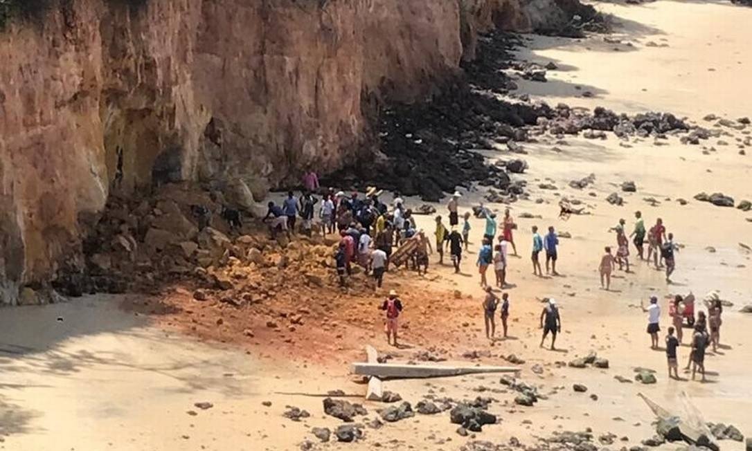 Três pessoas da mesma família morreram após parte de uma falésia desabar na Praia de Pipa, no Rio Grande do Norte. (Foto: arquivo pessoal)