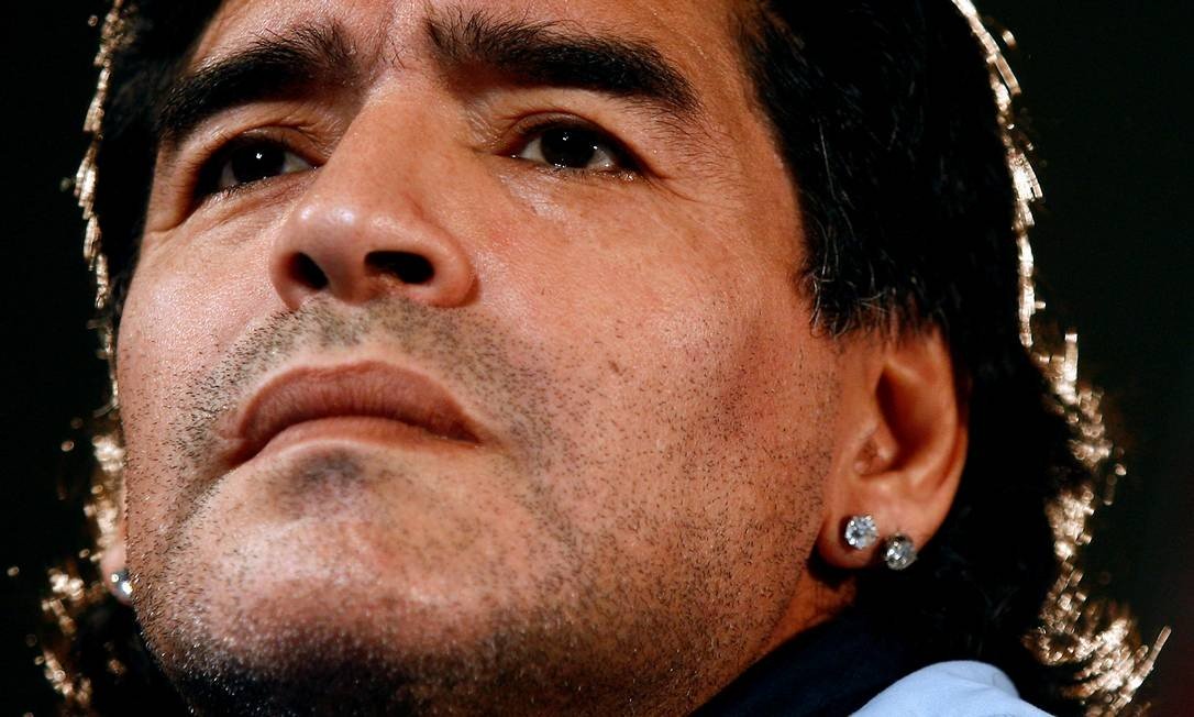 A autópsia realizada no corpo de Diego Maradona revelou que o ídolo argentino não consumiu drogas ou álcool nos dias anteriores à sua morte (Foto: Jean-Paul Pelissier / Reuters)