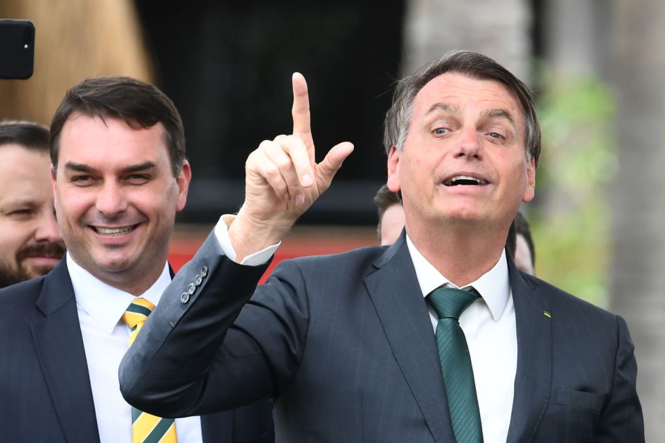 Intenção de Bolsonaro de golpe aos moldes de Trump é clara, diz cientista político