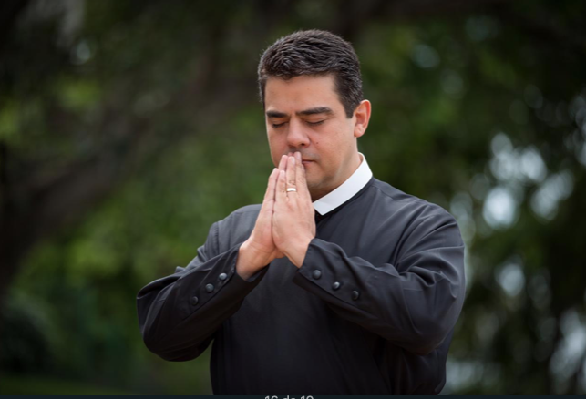 Padre Robson de Oliveira, ex-reitor da basílica do Divino Pai Eterno (Foto: Redes sociais)