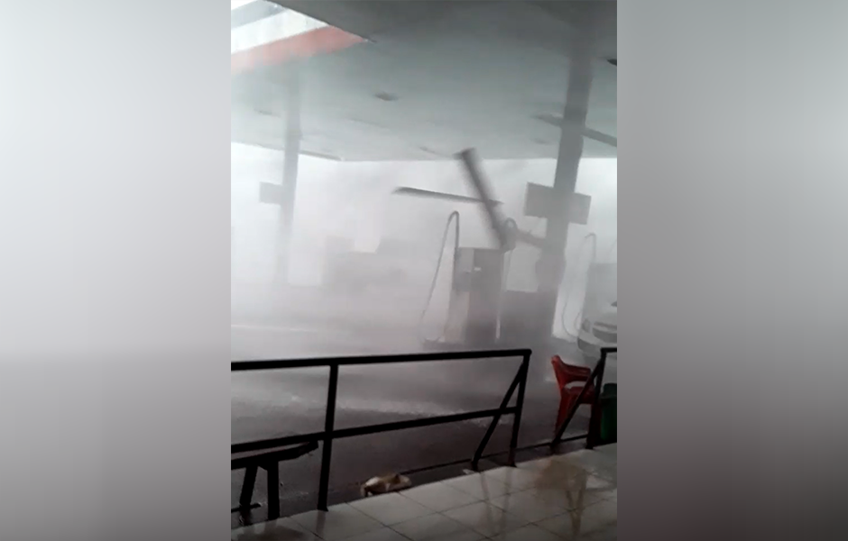 Tempestade arranca telhado de posto de combustível em Caçu