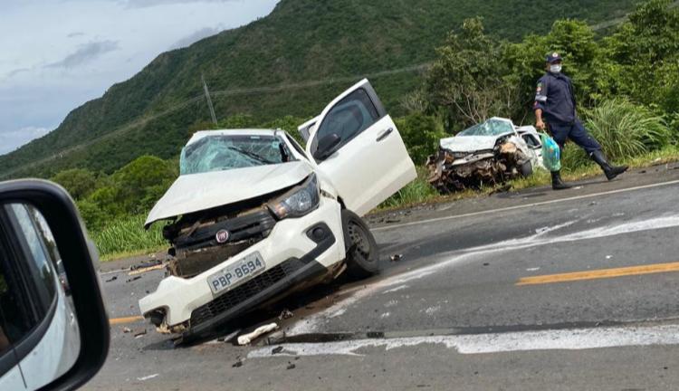 Acidente deixa pelo menos dois mortos na BR-020, em Vila Boa