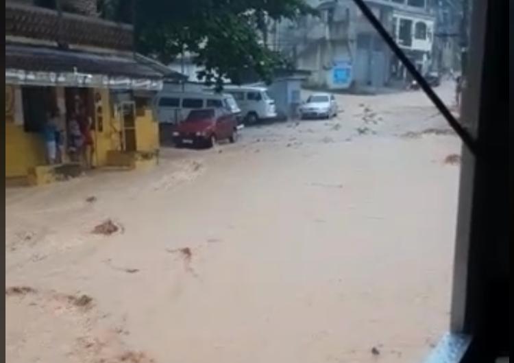 Chuva deixa dois mortos em Duque de Caxias, no Rio de Janeiro