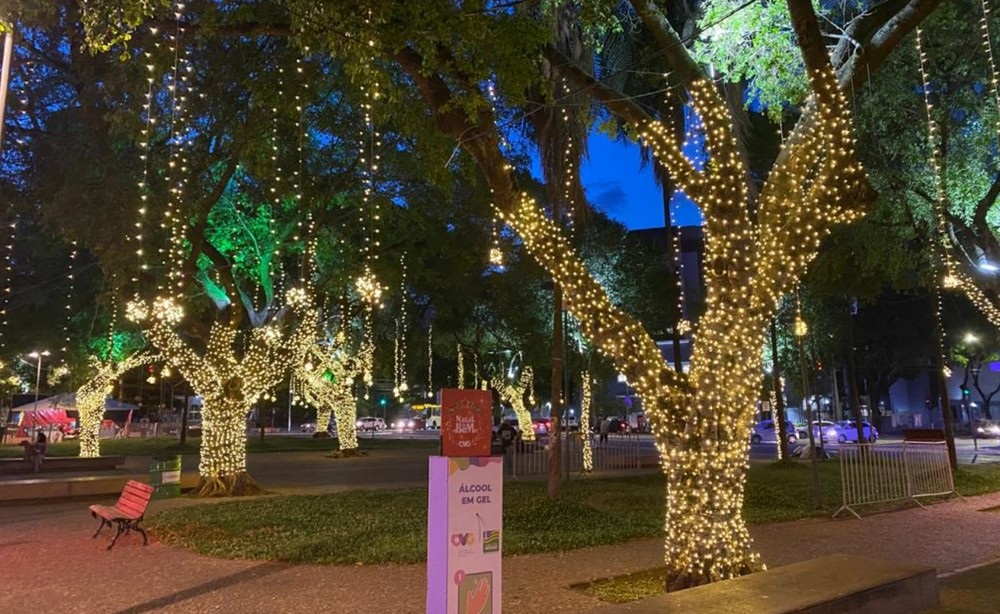 Natal na Praça Cívica tem enfeites gigantes e mais de 500 mil lâmpadas