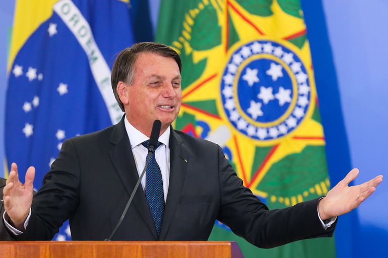 Bolsonaro volta a atacar STF e fala em limites para evitar crise entre Poderes