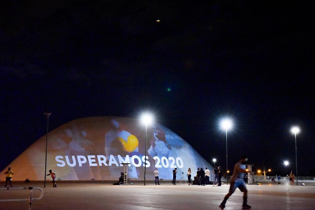Mensagem de superação no Centro Cultural Oscar Niemeyer (Foto: secom/Divulgação)
