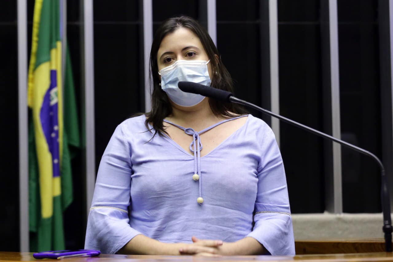 Sâmia Bomfim diz que candidatura própria do PSOL não favorece Lira