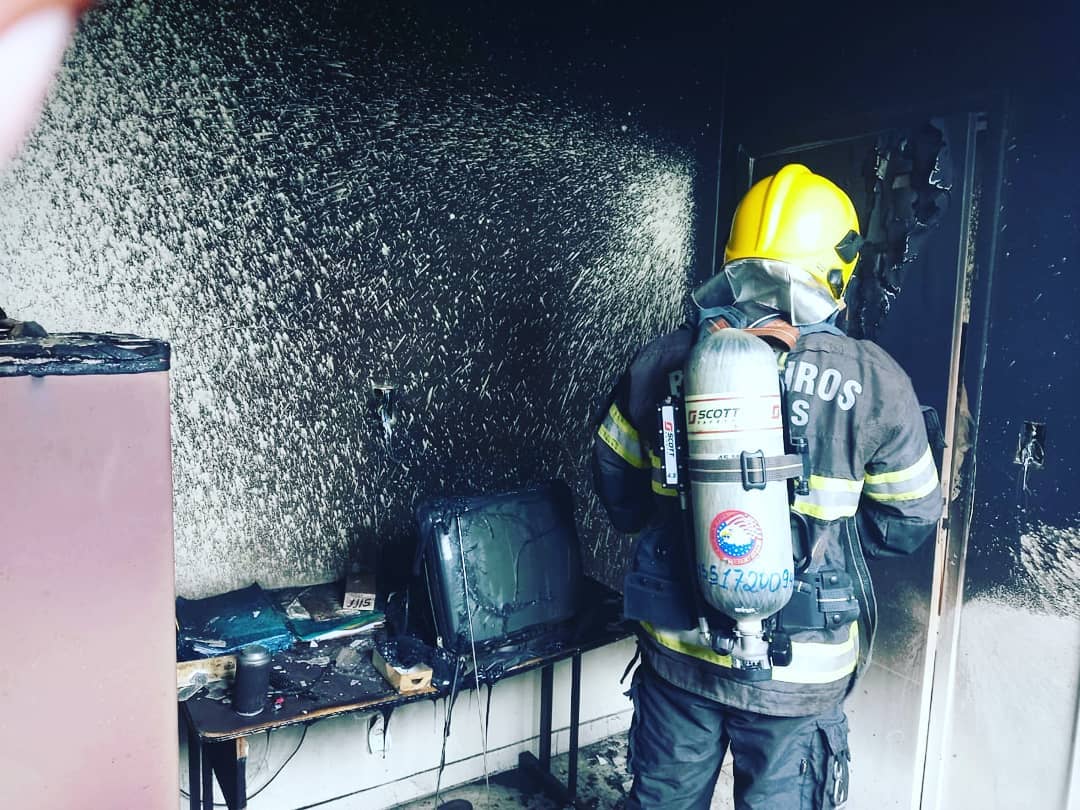 Um princípio de incêndio foi registrado no aeroporto municipal de Ipameri, cidade localizada na região Sudeste de Goiás. (Foto: divulgação/Corpo de Bombeiros)