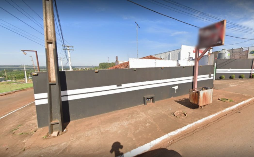 Um policial militar que estava em horário de serviço foi preso após ser flagrado nu em um prostíbulo de Jataí, na região Sudoeste de Goiás, na madrugada de domingo (17). (Foto: reprodução/Google Street View)