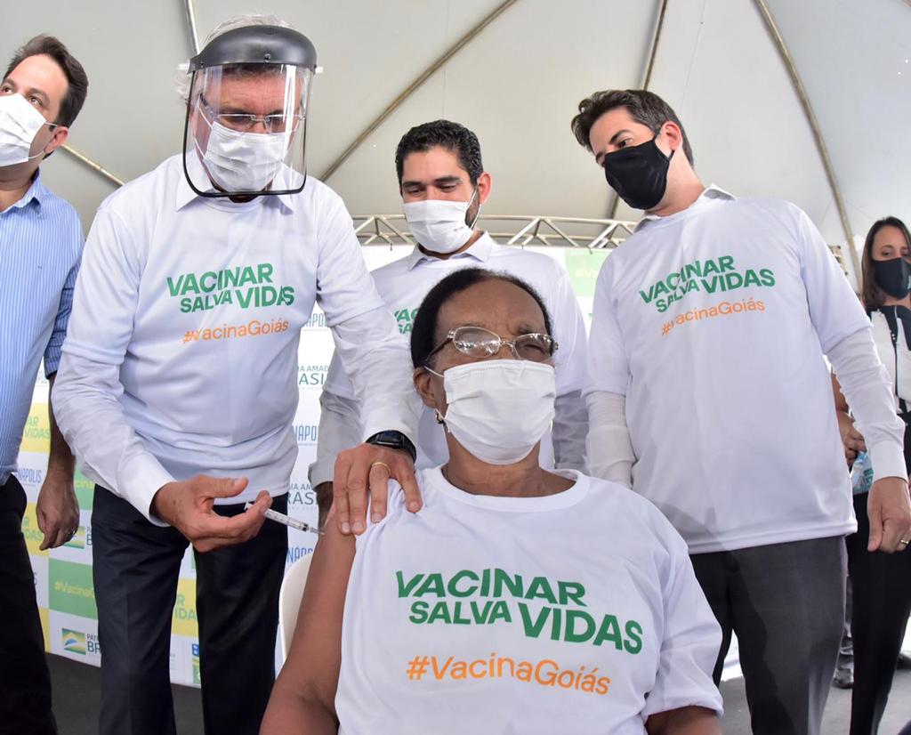 No segundo dia de vacinação da Covid-19 em Anápolis, 64% de idosos que vivem em abrigos de longa permanência já foram imunizados. (Foto: divulgação)