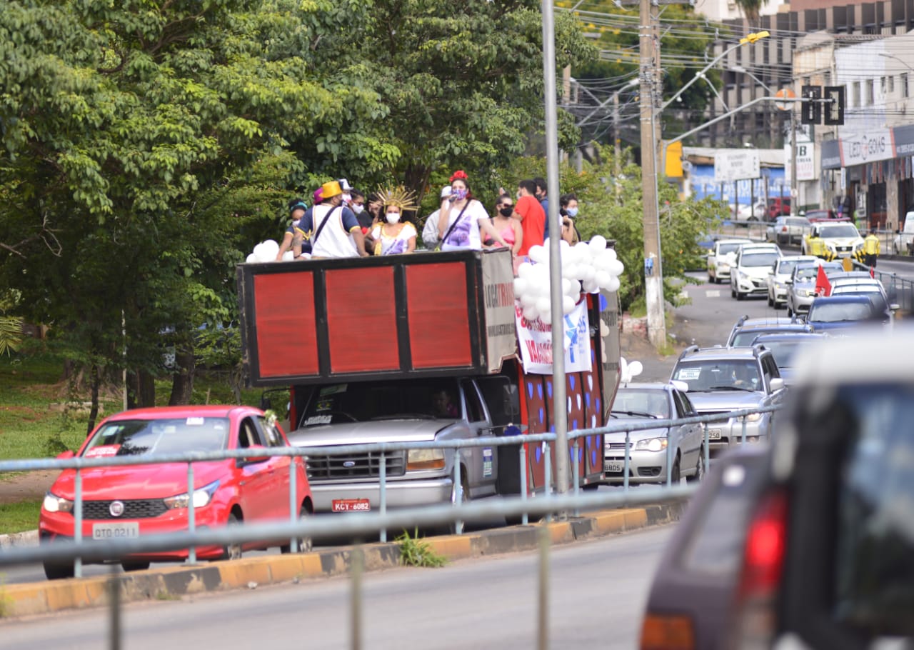 Carreata pró-impeachment de Bolsonaro tem cerca de 150 carros em Goiânia