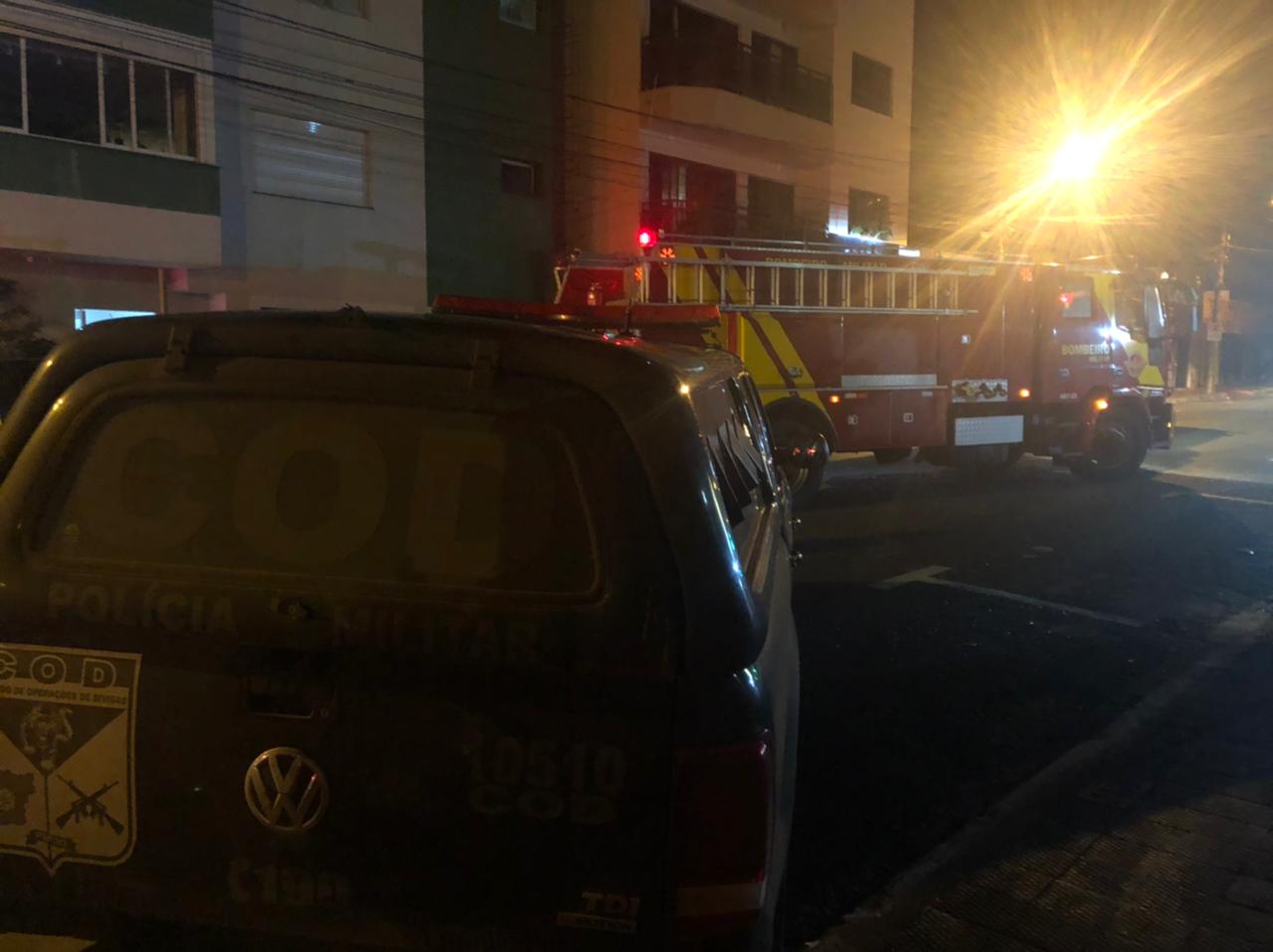 Polícia resgata família de incêndio com explosão de munições em Rio Verde