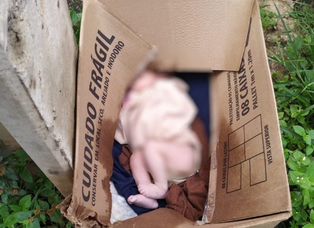 Criança abandonada em caixa de papelão no Natal recebe alta e vai para abrigo