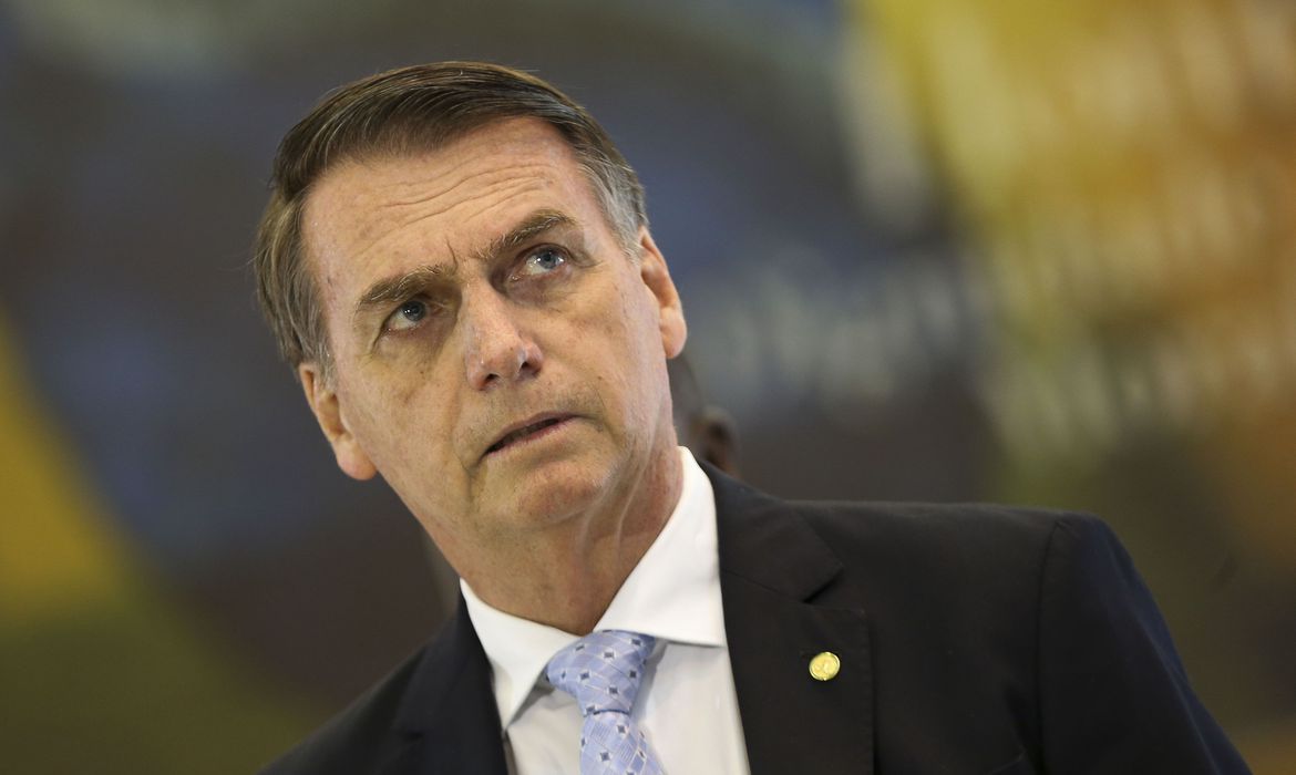 Bolsonaro escanteia seus rivais e fideliza evangélicos para 2022 Entidades católicas e evangélicas apresentam pedido de impeachment contra Bolsonaro
