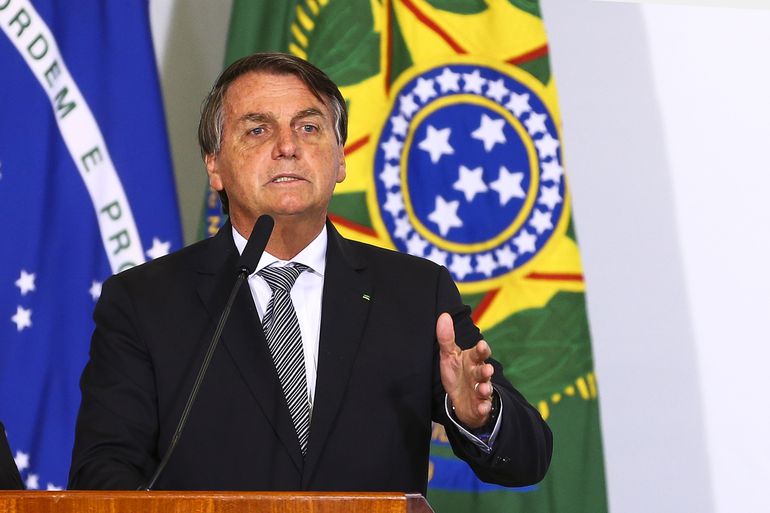 Em carta, Bolsonaro pede à Índia urgência para antecipar envio da vacina de Oxford