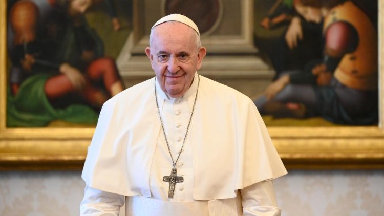 Vaticano vai fechar contas no exterior e proibir investimentos em armas