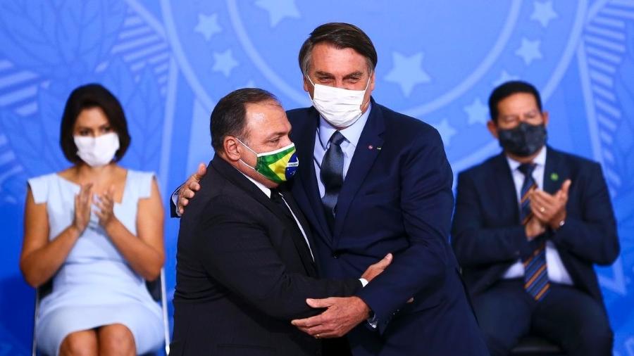 Bolsonaro e Pazuello durante posse do Ministro no Governo Federal (Foto: Agência Brasil)