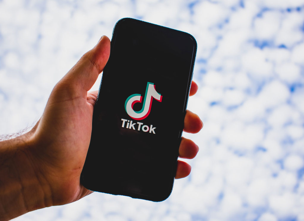Governo manda TikTok remover conteúdo impróprio para menores de 18 anos