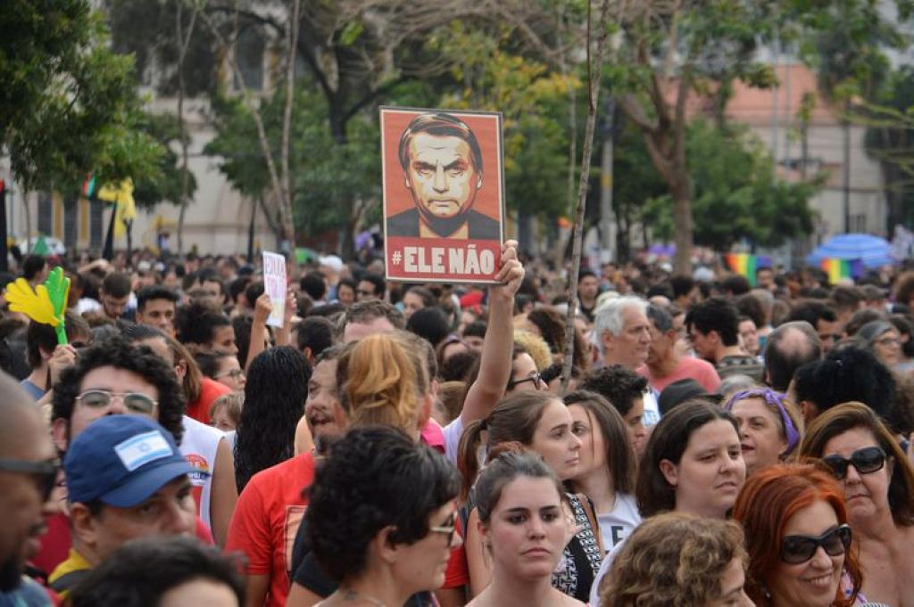 Oposição defende processo de impeachment, mas prefere desgaste de Bolsonaro