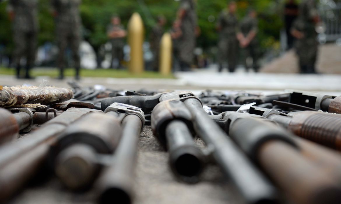 Fiscalizar posse legal de armas ficará mais difícil após decretos de Bolsonaro