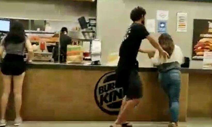 Funcionárias do Burger King são agredidas por clientes em São Paulo; vídeo