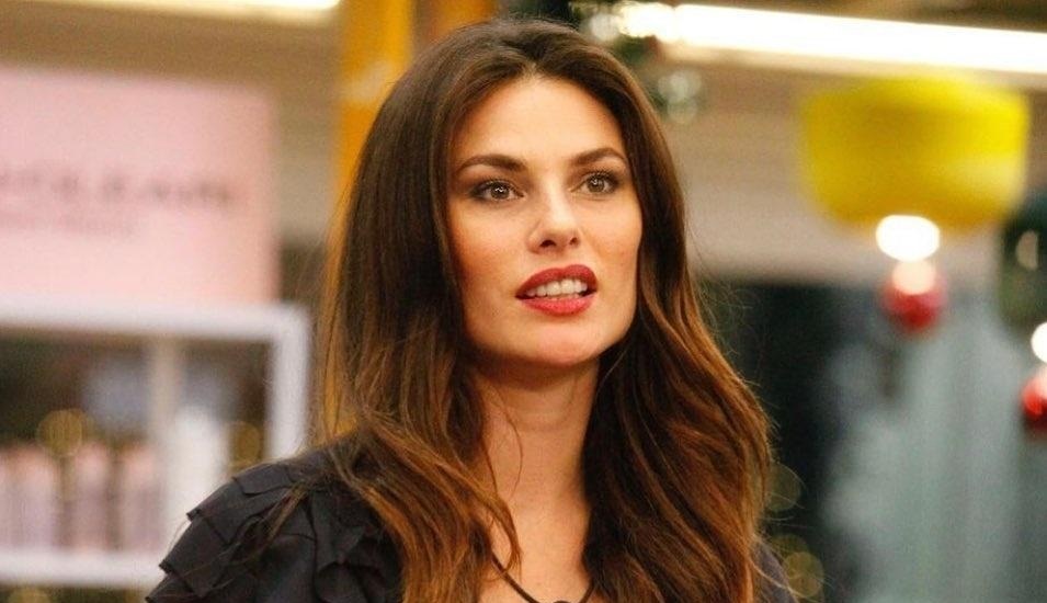 Brasileira Dayane Mello é criticada após se assumir bissexual no Big Brother italiano