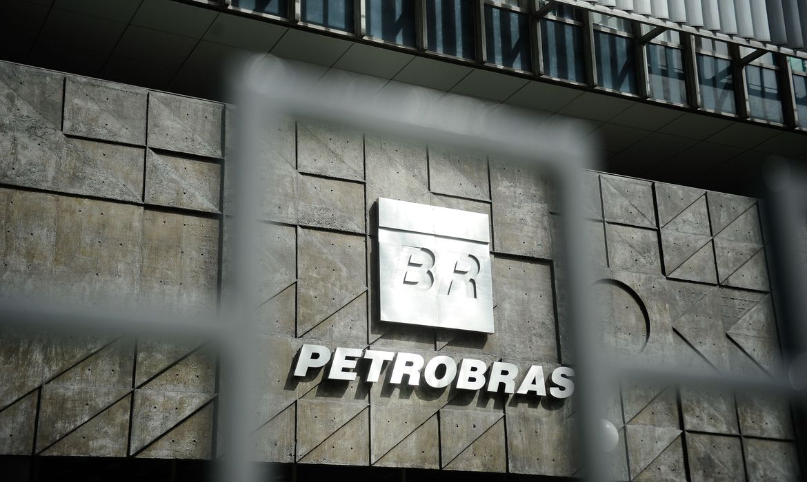 Conselheiro sai e tumultua sucessão na Petrobras