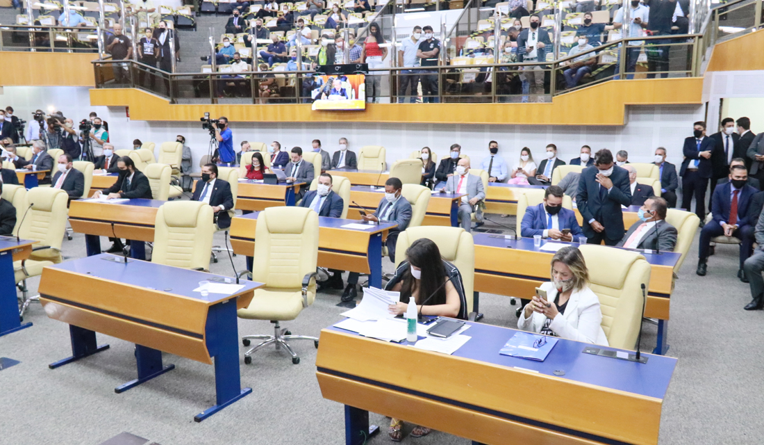 Câmara de Goiânia aprova projeto que proíbe porte de armas na Casa