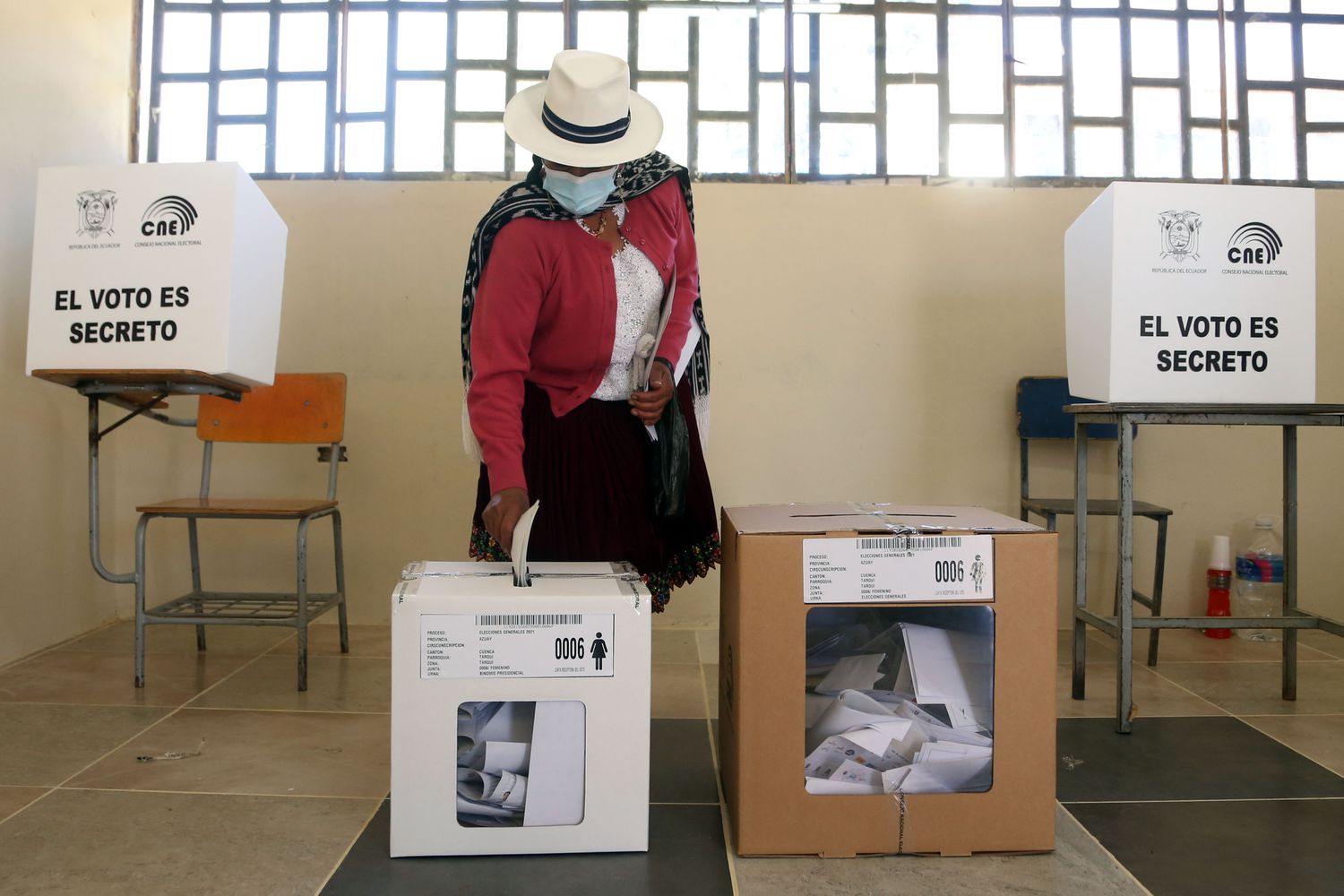 Votos do 2º turno no Equador passam por recontagem após denúncia de fraude
