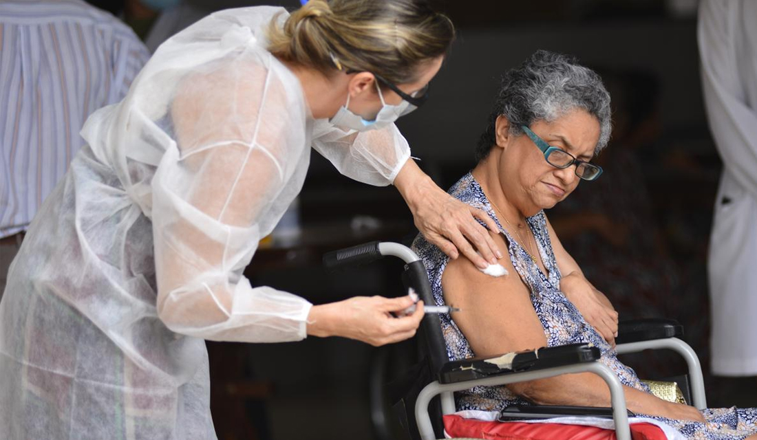 Idosos do abrigo São Vicente serão os primeiros a receber 2ª dose da vacina em Goiânia