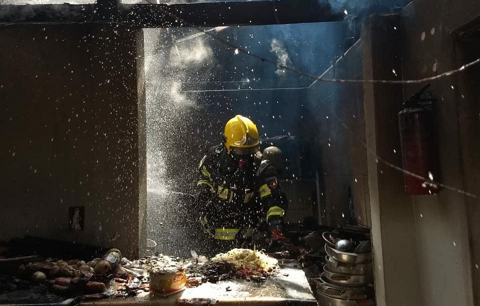 Restaurante pega fogo e dona fica ferida em Pirenópolis